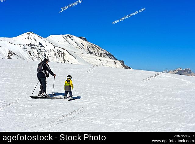 Erste Schritte auf Ski, Skigebiet Les Contamines-Montjoie, Haute-Savoie, Frankreich / First steps on skis, skiing area Les Contamines-Montjoie, Haute-Savoie