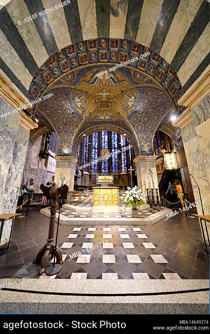 Germany, North Rhine-Westphalia, Aachen, imperial cathedral, interior view, octagon, chancel, mosaic