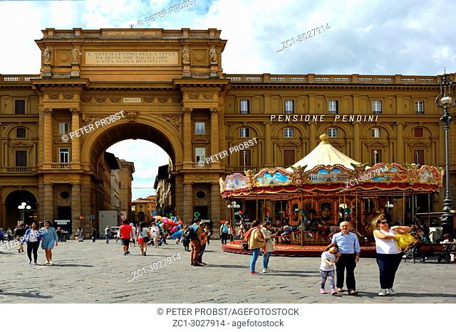 Arch of Triumph on the Piazza della Repubblica in the historic center of Florence with peoples - Italy