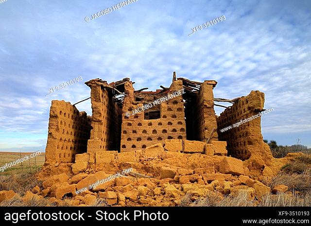Dovecote in ruins. Quintanilla del Molar. Valladolid province. Tierra de Campos. Castilla y León. Spain