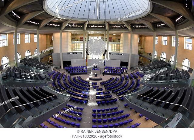 The assembly room of the German Bundestag with visitor stands on the left and right in Berlin, Germany, 07 June 2016. Photo: Rainer Jensen/dpa | usage worldwide