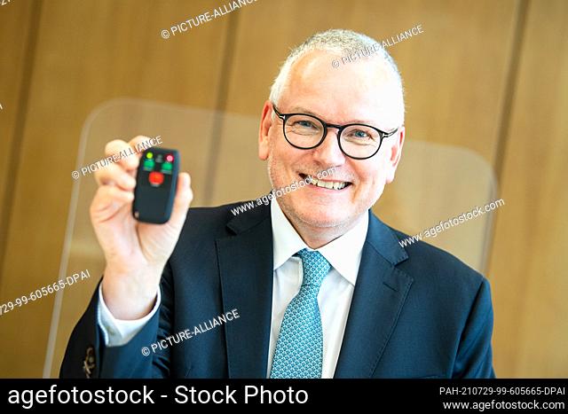 29 July 2021, Lower Saxony, Oldenburg: Frank-Thomas Hett, Secretary of State for Justice, presents the new mobile alarm system