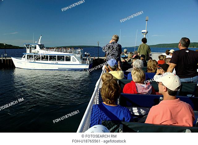 Munsing, MI, Michigan, Upper Peninsula, Lake Superior, Pictured Rocks Boat Cruise, passengers, open deck