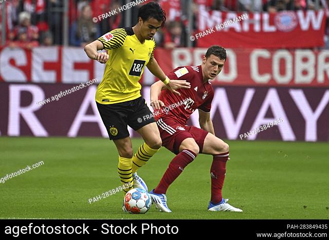 Jesus Carvalho REINIER (Borussia Dortmund), action, duels versus Benjamin PAVARD (FC Bayern Munich). German champion, championship