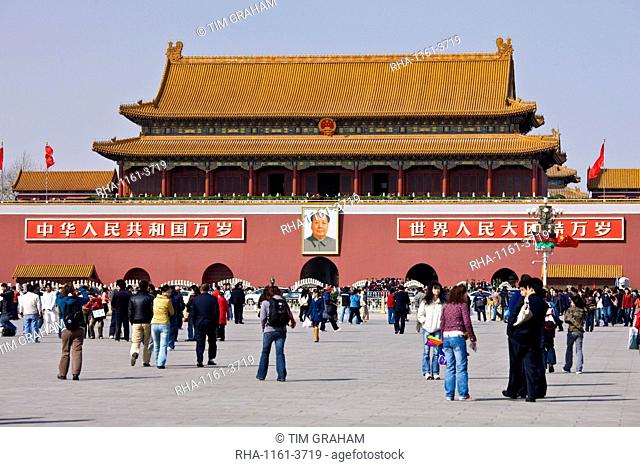 Tourists at Gate of Heavenly Peace with Chairman Mao's portrait, Entrance to the Forbidden City, Beijing, China