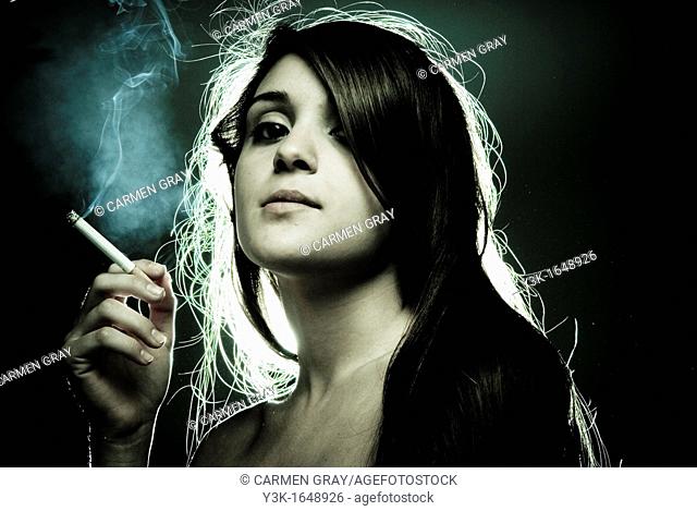 Woman smoking. Valencia