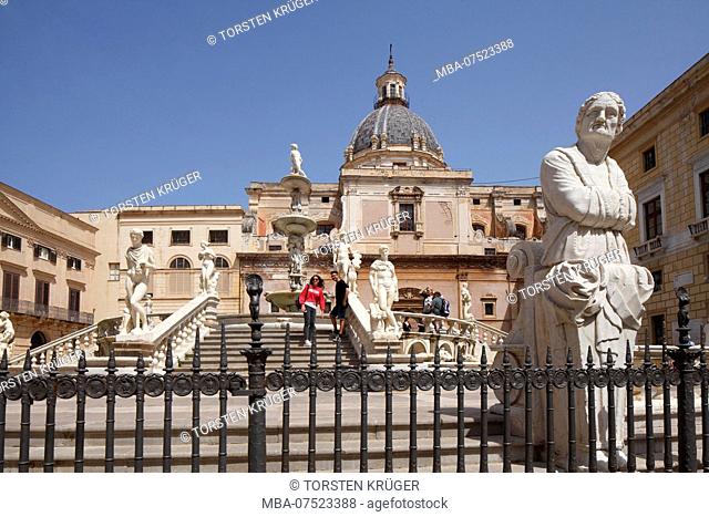 Fontana della Vergogna Fountain, Piazza Pretoria and Church of San Giuseppe dei Teatini, Palermo, Sicily, Italy, Europe
