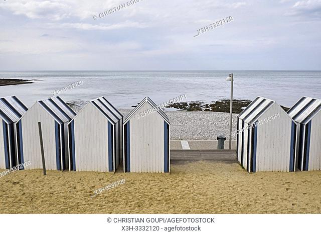 cabines de bain sur la plage d' Yport, departement de Seine-Maritime, region Normandie, France/beach huts at Yport, Seine-Maritime department, Normandy region
