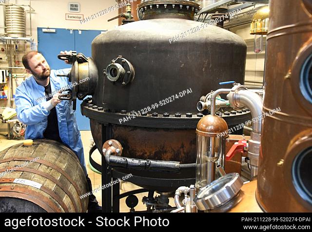 20 December 2021, Saxony-Anhalt, Zeitz: In the Zeitzer Whisky Manufaktur, owner Daniel Rost works in the distillery of his small company on the oldest still...