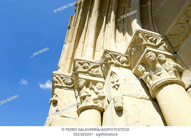 Detalle de portada de Ermita de San Juan (roma'nico - XIII); Montan~ana (Conjunto Histo'rico Arti'stico); Comarca de la Ribagorza; Huesca; Arago'n; Espan~a