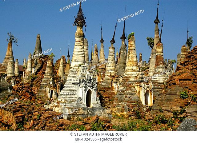 Old picturesque rotten stupas, Indein, Inle Lake, Shan State, Birma, Burma, Myanmar, Southeast Asia