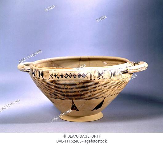 Pyxis, decorated protocorinthian style pottery, Greece. Greek Civilization, 8th-7th Century BC.  Corinto, Museo Archeologico