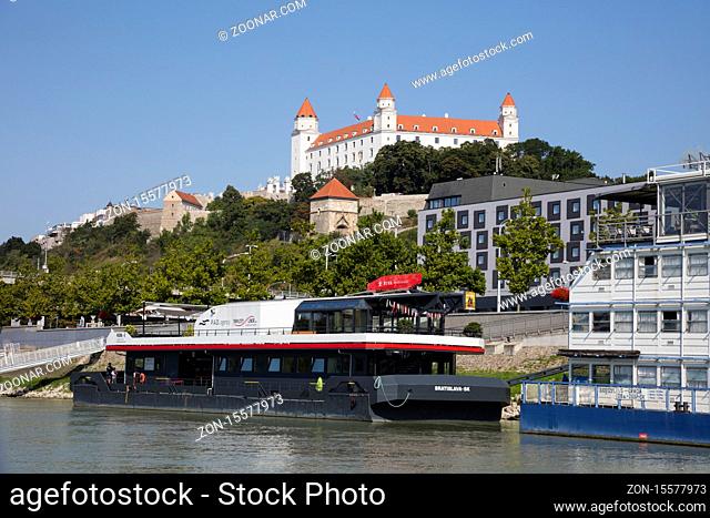 Europe, Slowakia, Bratislava, Danube river, Bank, Boat, Bratislava Castle