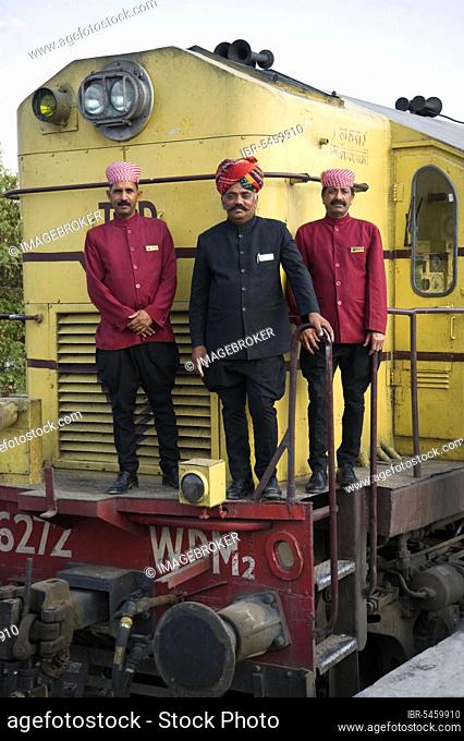 Stewards in front of Palace on Wheels, New Delhi, New, Luxury train, Palace on Wheels, New Delhi, India, Asia