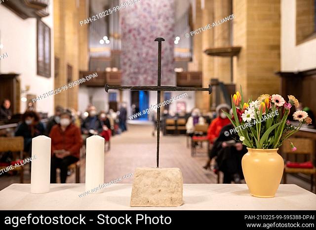 25 February 2021, Thuringia, Erfurt: A cross of nails stands at the memorial service for the 247 victims of a bombing raid on the Augustinian monastery on...