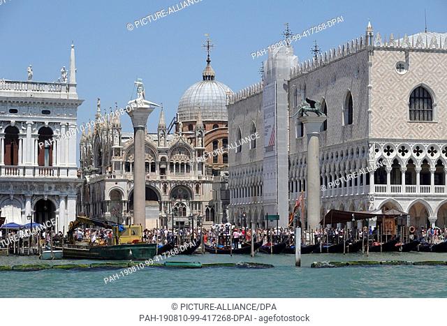 18 June 2019, Italy, Venedig: Next to the Doge's Palace (Palazzo Ducale, r) on St. Mark's Square (Piazza di San Marco) is St