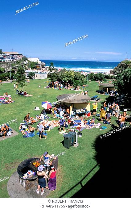 Summer crowds at Tamarama, fashionable beach south of Bondi in the eastern suburbs, Sydney, New South Wales, Australia, Pacific