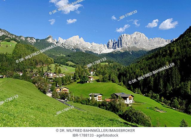 View over St. Cypiran, San Cipriano, San Cipriano on the Rosengarten massif, Tiersertal valley, Province of Bolzano-Bozen, Italy, Europe