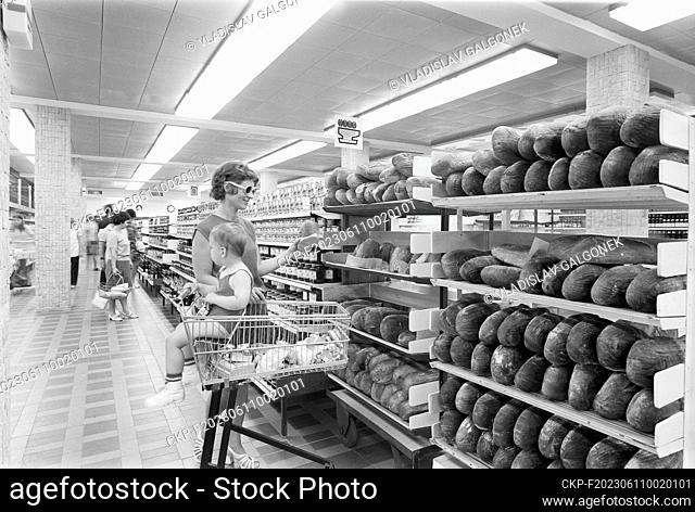 ***JULY 30, 1975 FILE PHOTO***Self-service grocery store in a department store in Sumperk, Czechoslovakia, July 30, 1975