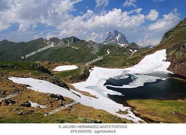 Midi d'Ossau peak from Anayet lake.Pirineos mountains.Huesca province.Aragon.Spain