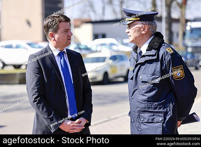 24 March 2022, Bavaria, Wendelstein: State Secretary of the Interior Sandro Kirchner (CSU, l) and Central Franconia's Chief of Police Roman Fertinger talk at an...