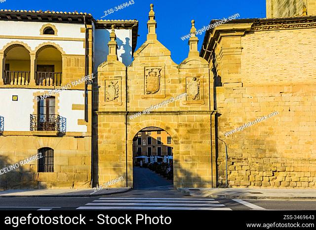 The Portal de Castilla originally from the Middle Ages and rebuilt under the reign of Philip V in 1739. It is where the pilgrims leave the old town of Los Arcos