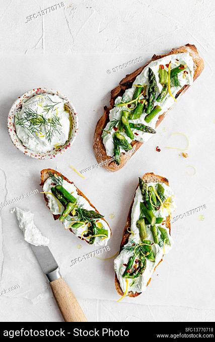 Open sandwich with cream cheese spread with mint and dill and sauteed asparagus
