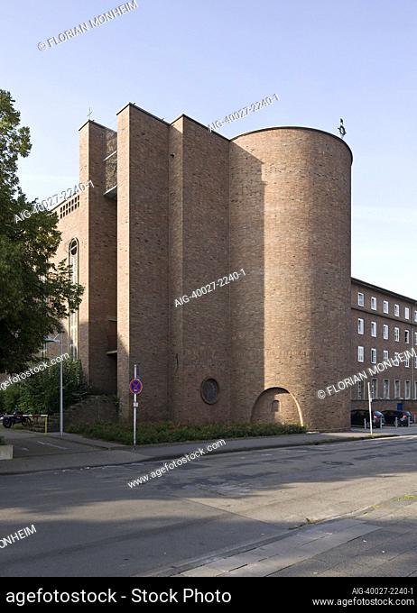 Blick von Nordosten auf Apsis und Glockenturm, Kˆln-Hohenlind, St. Elisabeth Krankenhaus, Kirche 1932 von Dominikus Bˆhm erbaut