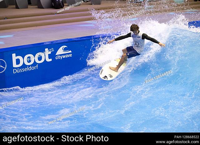 Surfer Jan VOGT surfs on the indoor wave ãThe Wave, Messe Boot 2019 in Duesseldorf from January 18 to 26, 2020, January 17, 2020. | usage worldwide