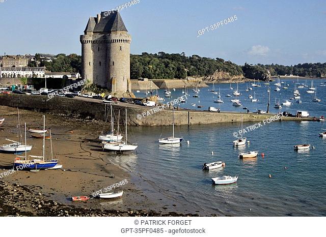 BOATS IN FRONT OF THE SOLIDOR TOWER, SOLIDOR COVE, ALETH, SAINT-MALO, ILLE-ET-VILAINE 35, FRANCE