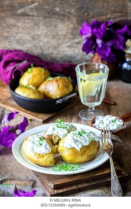 Baked potatoes with sour cream and herring sauce