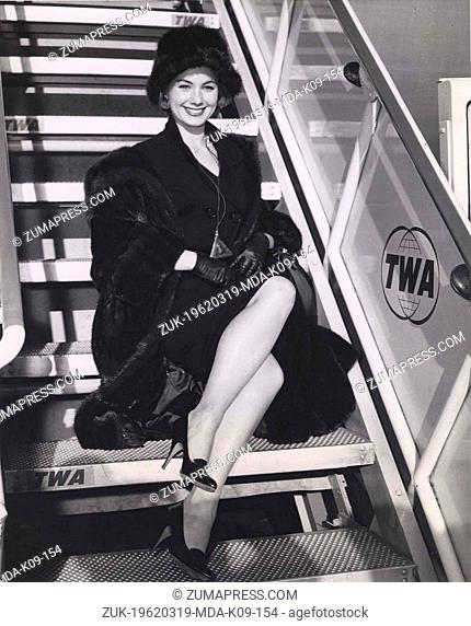 Mar 19, 1962 - New York, New York, U.S. - SHIRLEY JONES arrives at New York International Airport after a visit to Los Angeles