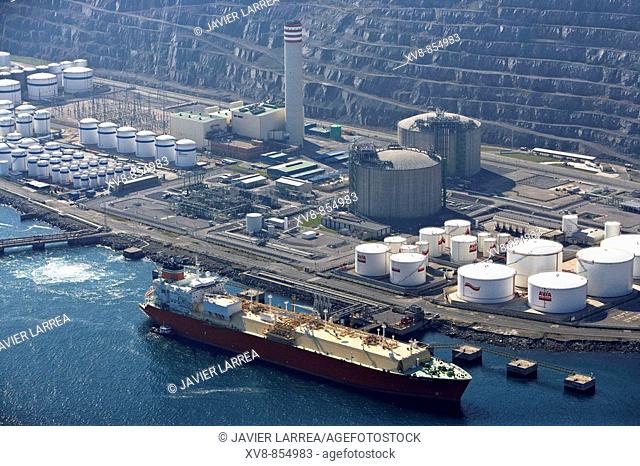 LNG carrier unloading liquefied natural gas in Bahia de Bizkaia Gas, regasification terminal, Port , Bilbao, Biscay, Basque Country, Spain