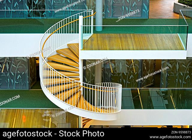 Wendeltreppe, Bibliothek der Weltorganisation für Geistiges Eigentum, WIPO, Genf, Schweiz / Spiral stair. Library of the World Intellectual Property...