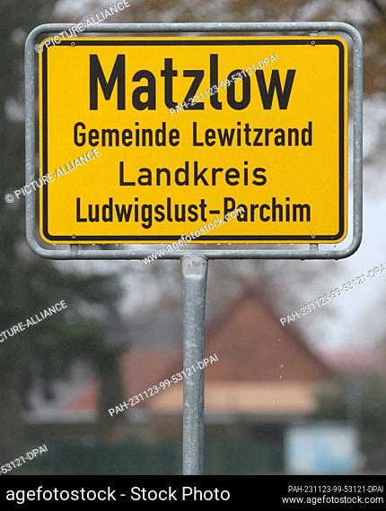 23 November 2023, Mecklenburg-Western Pomerania, Matzlow: The sign at the entrance to Matzlow in the municipality of Lewitzrand