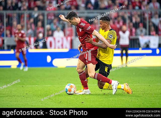 23 April 2022, Bavaria, Munich: Soccer: Bundesliga, Bayern Munich - Borussia Dortmund, Matchday 31, Allianz Arena. Robert Lewandowski of FC Bayern München (l)...