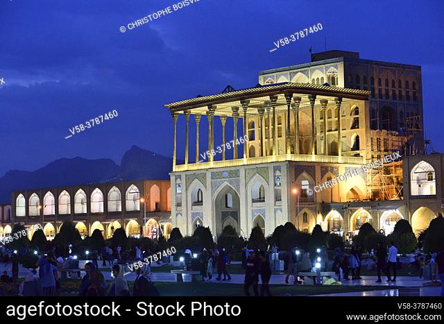 Iran, Isfahan, World Heritage Site, Naqhsh-e Jahan Square (Imam square), Ali Qapu palace by night