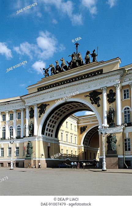 Russia - Saint Petersburg, Historic Centre (UNESCO World Heritage List, 1990). Palace Square (Dvorcovaja ploscad). Triumphal arch (Triumfal'naja arka; 1829