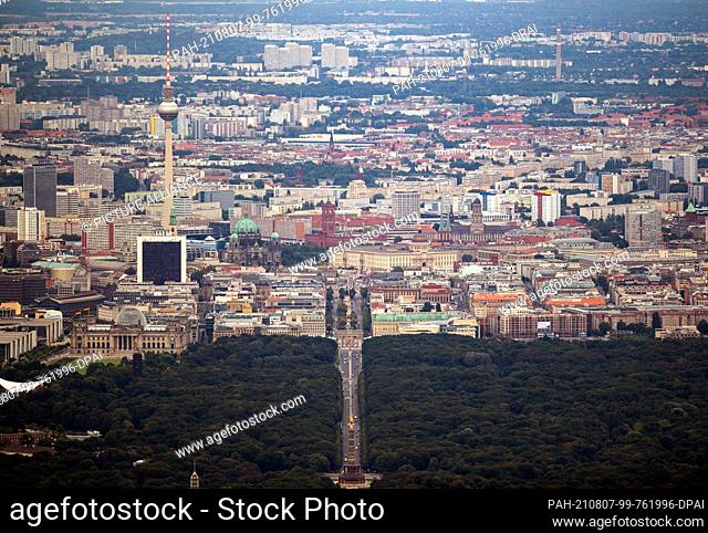 07 August 2021, Berlin: An aerial view shows the Reichstag building, the TV tower, the Berlin Cathedral, the Red City Hall, the Brandenburg Gate