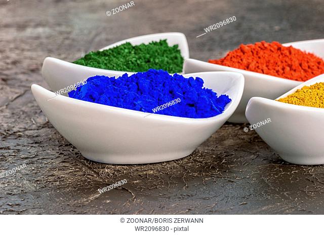 Vibrant color pigments in porcelain bowls