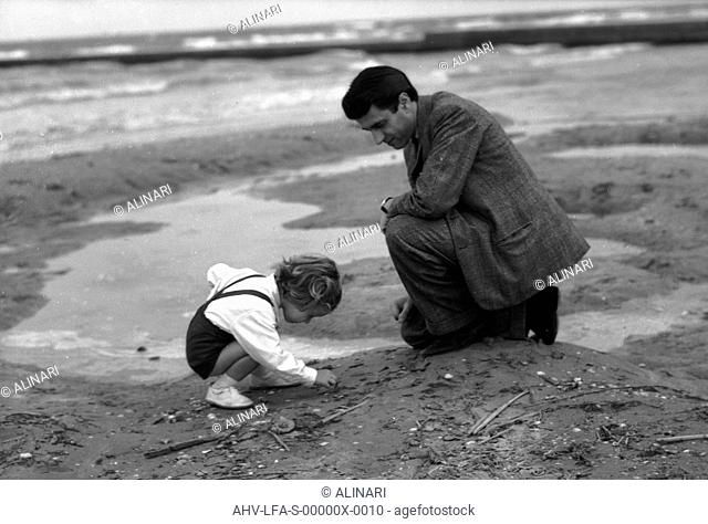 Girl gathering shells with her father, Lido of Venice, shot 1950 ca. by Leiss Ferruccio