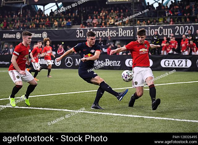 left to right Charlie McCann (Manchester United), Dennis Borkowski (RB Leipzig), Will Fish (Manchester United). GES / Fussball / Mercedes-Benz JuniorCup 2020