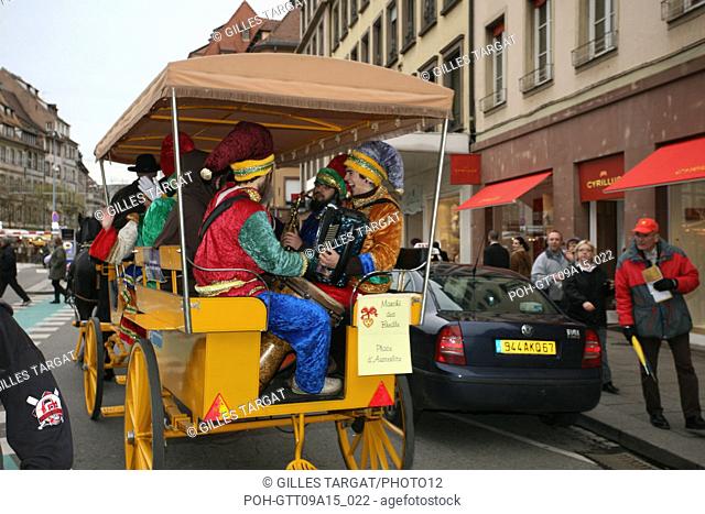 tourism, France, alsace, bas rhin, strasbourg, strasburg, market of christmas 2006, festivities, set, christmas tree, christmas bauble, garlands, christmas tree