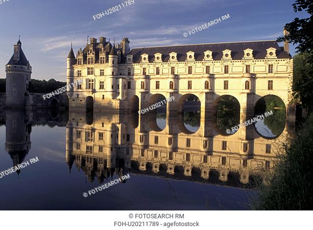 Loire Valley, castle, France, Chenonceau, Loire Castle Region, Indre-et-Loire, Europe, Reflection of 16th century Chateau de Chenonceau in the Cher River