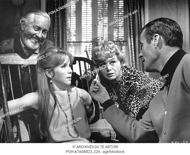 Harper Year: 1966 USA Julie Harris , Robert Webber , Shelley Winters  Director: Jack Smight. WARNING: It is forbidden to reproduce the photograph out of context...