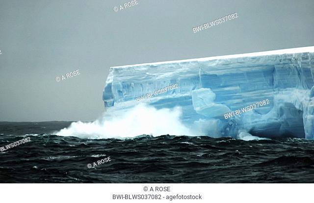 break off by an iceberg in storm, Antarctica, Weddellmeer