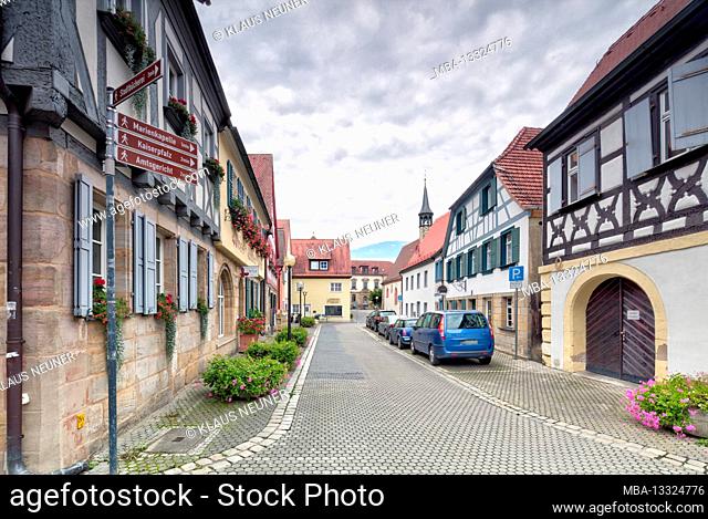 Kapellenstrasse, house facade, facade, window, floral decoration, architecture, Forchheim, Upper Franconia, Bavaria, Germany, Europe