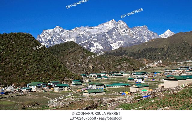 Sherpa village Khumjung and mountain