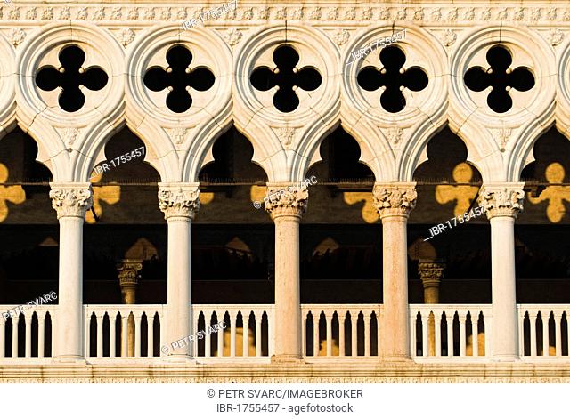 Architectural detail of Gothic facade of Palazzo Ducale, Doge's Palace, Piazza San Marco, St. Mark's Square, Venice, Italy, Europe