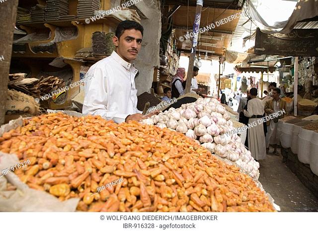 Souk, market for spices and legumes, San?a?, Yemen, Middle East